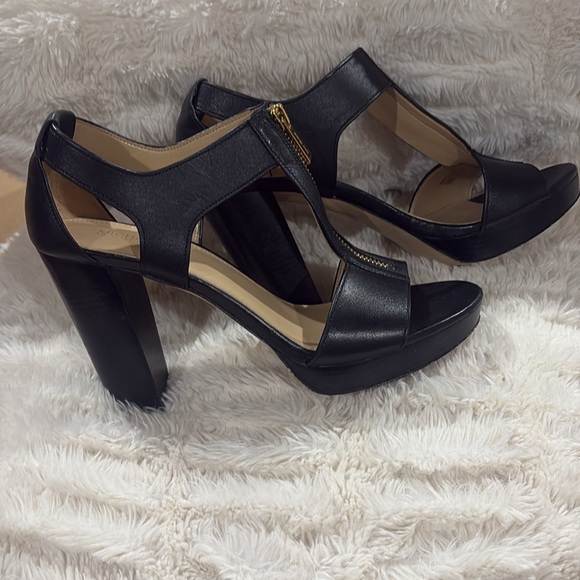 Michael Kors Black heels - Picture 4 of 8